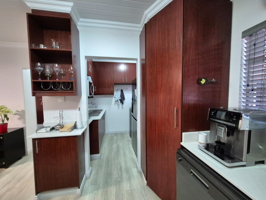 5 Bedroom Property for Sale in Langenhovenpark Free State